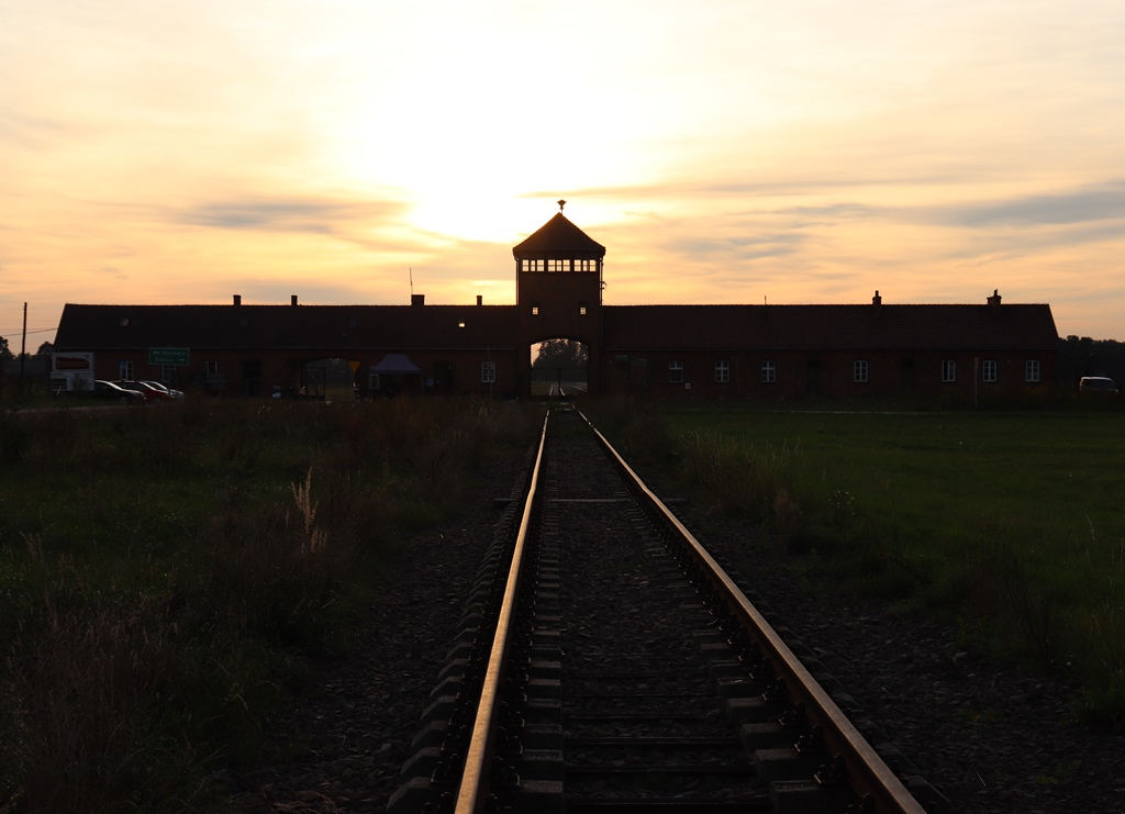 Auschwitz-Birkenau Haupttor in Birkenau